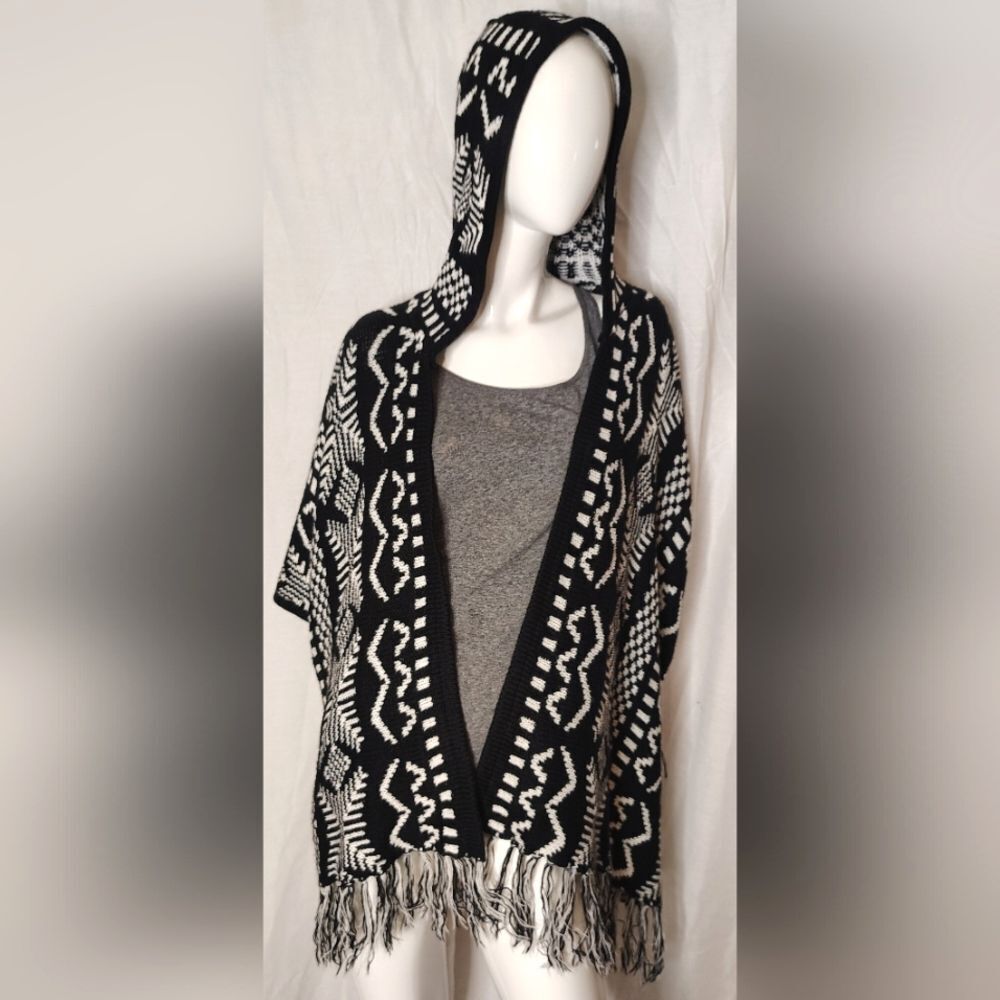 Love & Liberty Hooded  Sweater Poncho Cardigan w/ Fringe Winter Sz Small